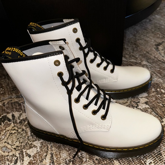 Dr. Martens Zavala Combat Boot White Leather Womens size 7 - Picture 11 of 12